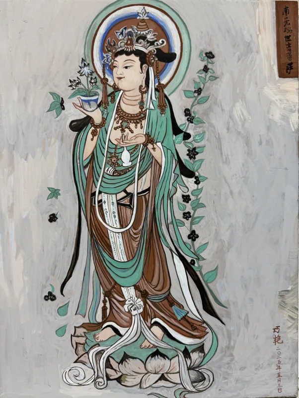 头戴冠饰的人物披着绿色衣带,手托花盏站在莲台上,身后有圆形光环与花枝。